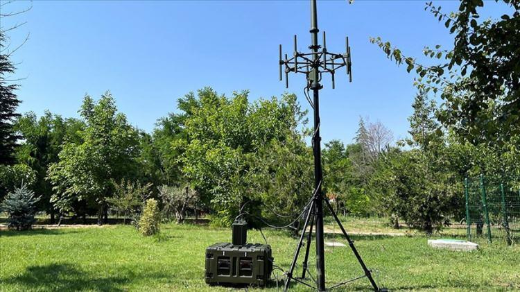 <p>ASELSAN tarafından geliştirilen ve yakın zaman envantere girecek yeni nesil Orman İçi Gözetleme Radar Sistemi.</p>
