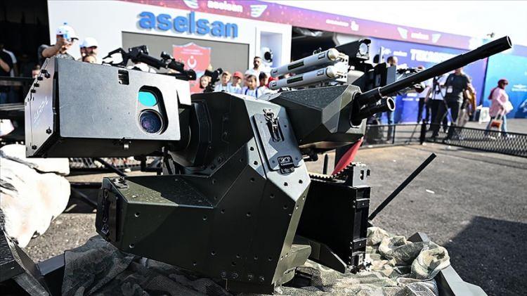 <p>ASELSAN tarafından geliştirilen insansız kara aracı ASLAN, Lazer Güdümlü Mini Füze Sistemi METE ile etkili ve hassas vuruş yeteneği kazandı.</p>

<p> </p>
