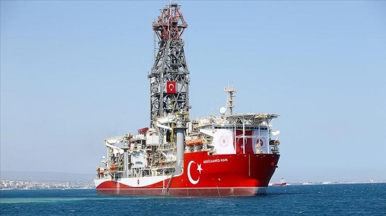 <p>Türkiye'nin hidrokarbon arama çalışmalarında kullanılan Abdülhamid Han Sondaj Gemisi, ASELSAN'ın sağladığı güvenli konum bilgisi ile görev yapacak.</p>
<p> </p>