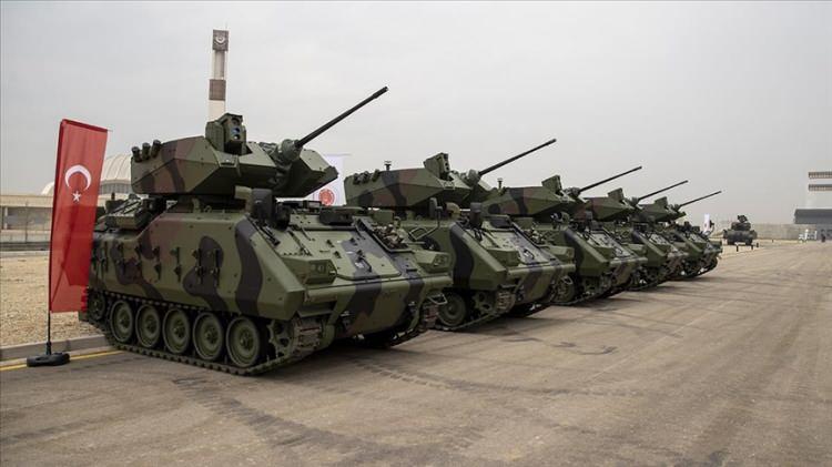 <p>Cumhurbaşkanlığı Savunma Sanayii Başkanlığı (SSB) ile ASELSAN arasında imzalanan "Zırhlı Muharebe Araçlarının (ZMA) Modernizasyonu Projesi" kapsamında geliştirilen araçlar güvenlik güçlerinin kullanımına sunuldu.</p>