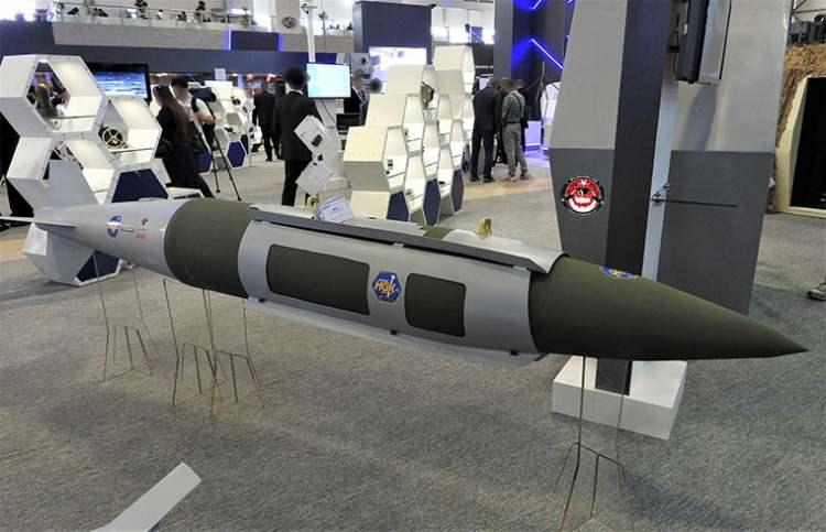 <p>Hassas Güdüm Kiti-84 (HGK-84), mevcut 2000 lb. sınıfı Nüfuz Edici Bombaları ve genel maksat bombalarını güdümlü mühimmata dönüştürerek kritik hedeflerin yüksek hassasiyette vurulmasını sağlıyor.</p>