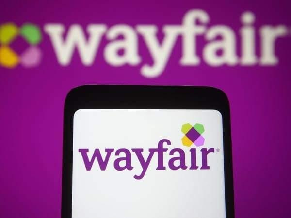 <p><span style="color:#B22222"><strong>WAYFAIR: 1.000'DEN FAZLA ÇALIŞAN</strong></span></p>

<p> </p>

<p>Wall Street Journal'ın 19 Ocak tarihli haberine göre, Wayfair'in satışlardaki düşüşe tepki olarak önümüzdeki haftalarda 1.000'den fazla çalışanı, yani işgücünün yaklaşık %5'ini işten çıkarması bekleniyor.</p>
