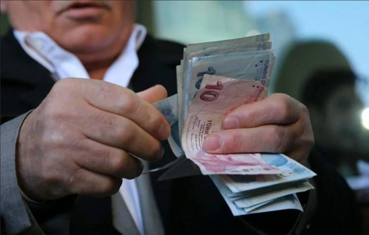 <p>Merkez Bankası’nın en yüksek tahmini olan yüzde 68 oranındaki enflasyonun gerçekleşmesi halinde ise SSK ve BAĞ-KUR emekli aylıklarına yüzde 40,28, memur ve emekli memur maaşlarına yüzde 52,19 oranında zam yapılacak. </p>
<p> </p>