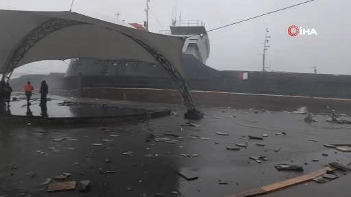 <p>Zonuldak'ın Karadeniz Ereğli ilçesi açıklarında Panama bandıralı kuru yük gemisi kuvvetli fırtına nedeniyle karaya oturdu. </p>
