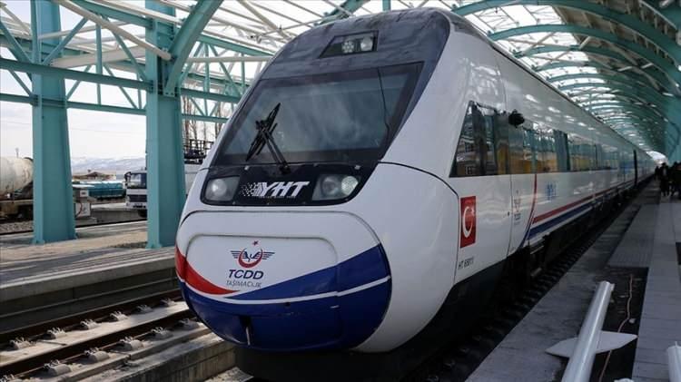 <p> Uraloğlu, yolcu sayısının ara tatilde, Ankara-Karaman hattında bin 969'dan 2 bin 372'ye, Konya-İstanbul hattında 4 bin 852'den 6 bin 301'e, Ankara-İstanbul güzergahında 16 bin 11'den 17 bin 777'ye yükseldiğini ve aynı artışların Marmaray ve Başkentray'da da gerçekleştiğini açıkladı.</p>
