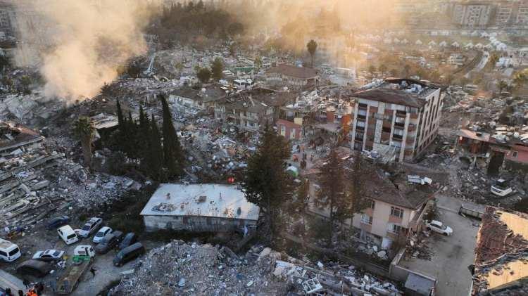 <p><strong>Türkiye'nin yaşadığı ve en çok can kaybına neden olduğu depremin ardından acılar hala sarılmaya devam ediyor. Büyük depremin ardından  Hatay’daki Höyük'te yapılan çalışmalarda 400 yıllık kil tablette bir anlaşma ortaya çıktı.</strong></p>
