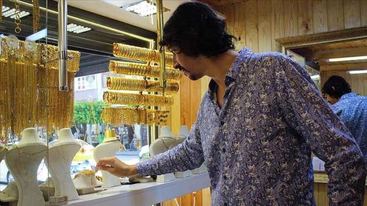 <p>Trabzon Kuyumcular ve Saatçiler Odası Başkanı Ali Yazıcı, yörede düğünlerin aranılan takısının Trabzon hasırı olduğunu söyledi.</p>

<p> </p>
