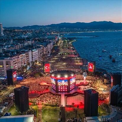 <p>Rapora göre; İZFAŞ, sahne, ses ve ışık sistemi kurulumu için Star As firmasıyla 17 milyon liraya sözleşme imzalamış. Sahne yıkılınca İZFAŞ, sahne kurulumu için 8.5 milyon liralık bir ödeme daha yapmış.</p>