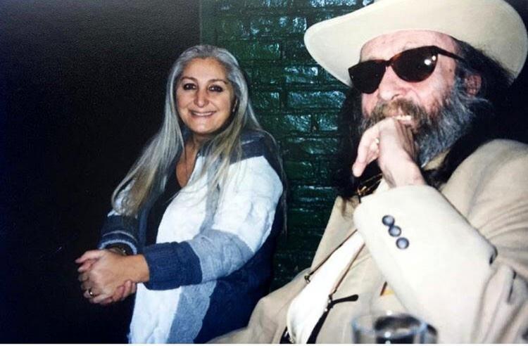 <p><span style="color:#FF0000"><strong>"KIZINDAN BAHSETTİĞİNİ Hİ&Ccedil; DUYMADIM"</strong></span></p>

<p><span style="color:#000000"><strong>Cem Karaca'nın eşi İlkim Karaca ise "C&uuml;neyt Bey 1974'ten beri yazlık komşumuzdu. Kızı Filiz'den bahsettiğini hi&ccedil; duymadım. C&uuml;neyt Arkın'ın kızı Filiz'i burada ilk defa g&ouml;r&uuml;yorum. Bet&uuml;l Hanım C&uuml;neyt Bey'in son anına kadar yanındaydı" diye konuştu.</strong></span></p>
