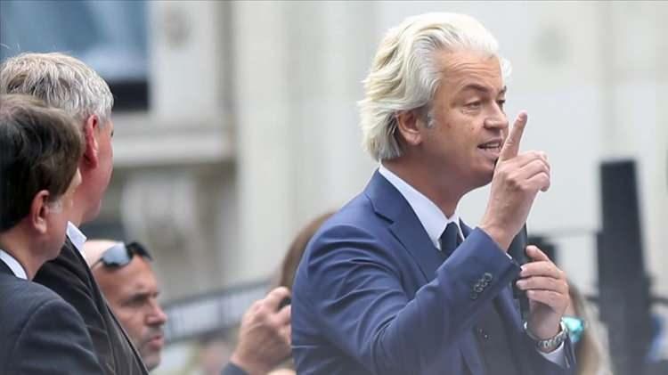 <p>Üyelerinin çoğunluğu Türk ve diğer Müslümanlar olan Denk Partisinin milletvekili sayısı ise bir önceki seçime göre değişmeyerek 3 kaldı. Destekçilerine hitap eden Wilders “Ülkeyi artık biz yöneteceğiz” dedi. Hükûmet kurulması için 150 milletvekilinden en az 76’sının desteğini alması gerekiyor.</p>