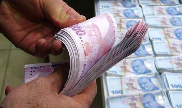 <p><strong>ÖDEMELER NASIL OLUYOR?</strong></p>
<p> </p>
<p>Borçlanmalar yani prim satın almalar için ödenecek paranın asgarisi brüt asgari ücrete göre hesaplanıyor. Aylık ödemeler doğum ve askerlik borçlanmasında brüt asgari ücretin yüzde 32'si kadar olurken, yurtdışı borçlanmalarda bu oran yüzde 45 olarak uygulanıyor.</p>
<p> </p>