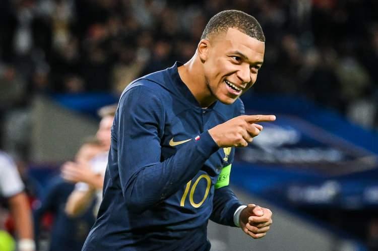 <p>* Kylian Mbappe / Fransa<br />
<br />
* 9 gol</p>