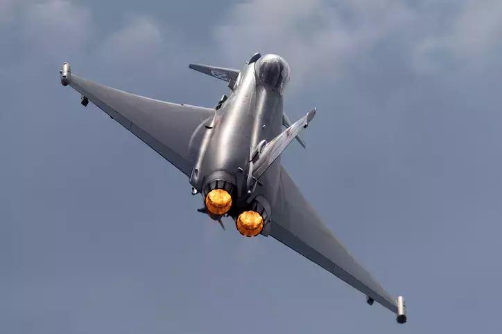 <p><strong>EUROFIGHTER SAVAŞ UÇAĞI ÖZELLİKLERİ NELER?</strong></p>