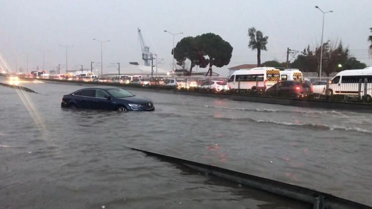 <p>Ankara'da hava açık 15 derece. Pazar günü beklenen kar Başkent'i de etkileyecek. </p>
<p> </p>