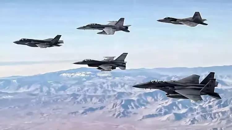 <p> Savunma sanayisini güçlendirmek isteyen Türkiye, Eurofighter savaş uçaklarını da rezervlerine katmaya hazırlanıyor.</p>
