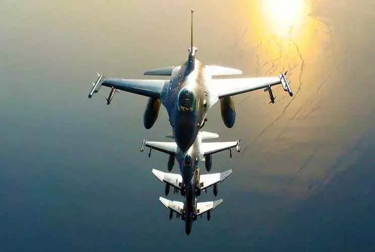 <p>Motor: 2 x Eurojet EJ200 ard yakma turbofan</p>
<p>Motor Gücü: 60 kN (13.500 lbf) her biri</p>
<p>Yakıt Kapasitesi: 5.000 kg (11.020 lb)</p>