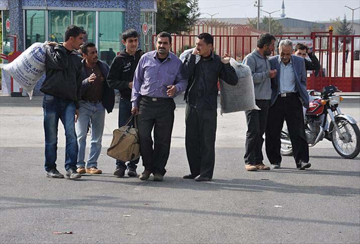 <p>ABD'nin başını çektiği koalisyon güçlerinin saldırıları sonucu Rakka, Deyrizor ve Haseke illerinde 560 binden fazla sivil evlerini terk etmek zorunda kaldı.</p>
<p> </p>