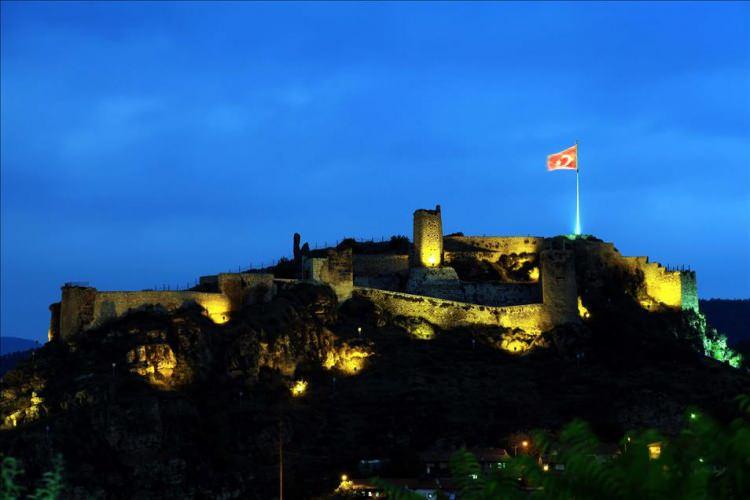 <p>İstanbul'da yaşayan Kastamonulu sayısı: 555.974</p>

<p>Kastamonu kütüğüne bağlı kişi sayısı: 1.075.287<br />
Kastamonu'da yaşayan Kastamonulu sayısı: 314.288</p>

<p>Kastamonuluların yüzde 51,70'i İstanbul'da yaşıyor. Yüzde 29,22'si Kastamonu'da yaşıyor.</p>
