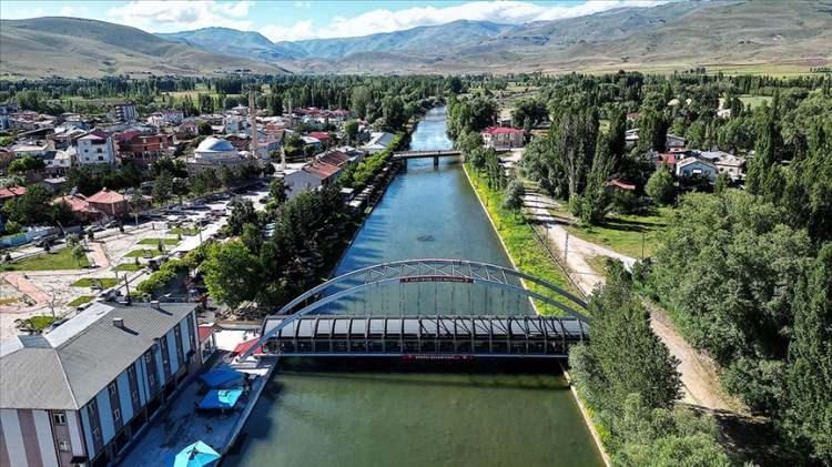 <p>Bayburtluların yüzde 43,62'si İstanbul'da, yüzde 22,22'si Bayburt'ta yaşıyor.</p>
<p> </p>