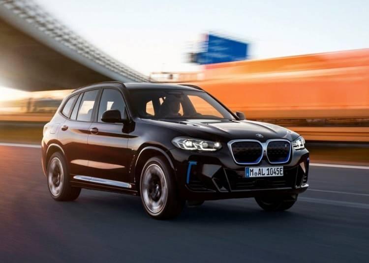 <p>BMW iX3 eDrive20 Impressive - Otomatik 163bg</p>
<p>- 4.432.400 TL</p>
<p>- BMW iX3 eDrive30 Impressive - Otomatik - 286 bg- 5.275.400 TL</p>
