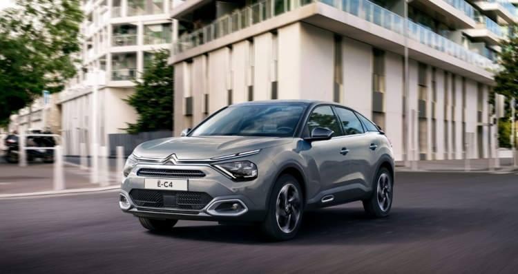 <p><strong>CİTROEN</strong></p>
<p> </p>
<p>- Citroen e-C4 100 kW, Shine Bold<br />
<br />
1.436.000 TL</p>