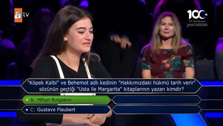 <p>JOKER HAKKINI KULLANDI</p>
<p>Yarışmacı, yarı- yarıya joker hakkını kullanarak A) Mihail Bulgakov şıkkıyla doğru cevabı verdi.</p>