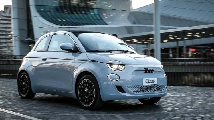 <p> Fiat 500e La Prima by Bocelli HB - 87kW -</p>

<p><strong>1.347.900 TL</strong><br />
 </p>
