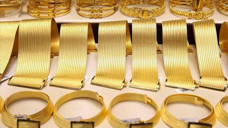 <p>Firmalarla ilgili yasal süreci başlattıklarına dikkati çeken Yazıcı, şu değerlendirmede bulundu:</p>
<p>"Yapılan ürünlerin üzerinde hologram kullanmamızın nedeni, ikinci el hasırın satılmaması için. Çünkü tüketici bu konuda bilgi sahibi olmadığından, hologram ve barkotlu ürünleri tercih edip ikinci el olmadığını anlama şansı var. Ancak hasır bileziğin ikinci elini Türkiye'nin farklı illerinde satıyorlar. Haliyle bu da Trabzon hasırına darbe vuruyor."</p>