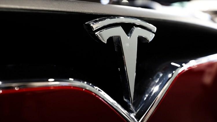 <p>Elon Musk'un kurucusu olduğu elektirkli araç firması Tesla milyon dolarlara alıcı buluyor.</p>
