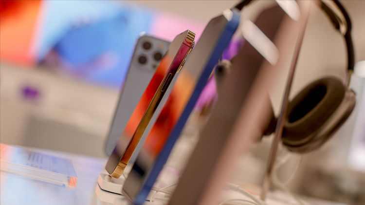 <p>Ghost isimli proje altında geliştirilen cihaz, iPhone 8 tasarımını geride bırakacak ve iPhone 14’e oldukça benzer bir görünüşe sahip olacak.</p>
