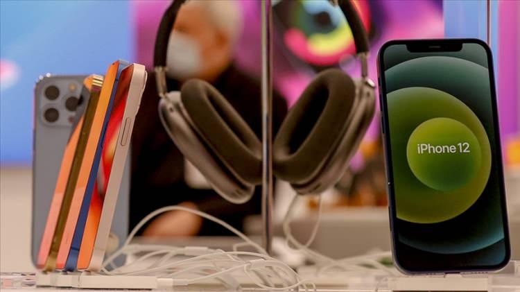 <p>Telefonun yan tarafında Touch ID parmak izi tarayıcısına yer verileceği de belirtiliyordu. Ancak son raporlar, Touch ID yerine Face ID'nin olacağını söylüyor.</p>
<p> </p>