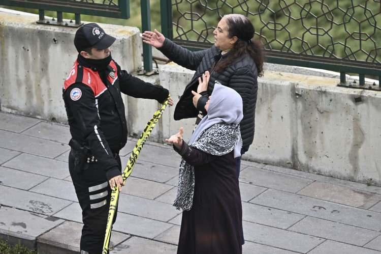 <p>Şüpheli Hüseyin A, pompalı tüfeğiyle Keçiören İlçe Emniyet Müdürlüğü ekiplerince yakalandı.</p>
