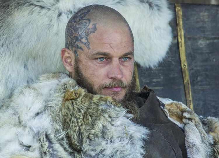 <p><span style="color:#000000"><strong>Tüm dünyada geniş hayran kitlelerine ulaşan efsane dizi "Vikings", her sezon izlenme rekorları kırıyor. Başarılı yapımda "Kral Ragnar" karakteriyle tanınan ünlü Hollywood yıldızı Travis Fimmel, Türkiye'ye geldi.</strong></span></p>
