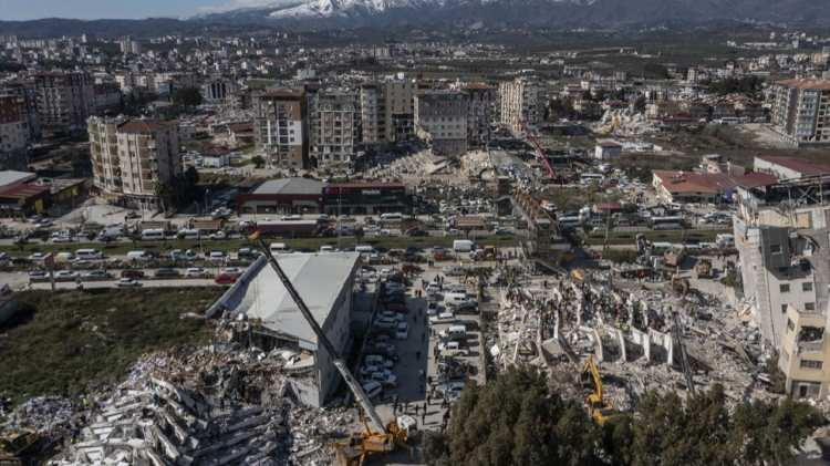 <p><strong>Türkiye'yi derinden sarsan Kahramanmaraş merkezli depremin enkazları hala kaldırılmaya çalışılıyor.</strong></p>

<p> </p>
