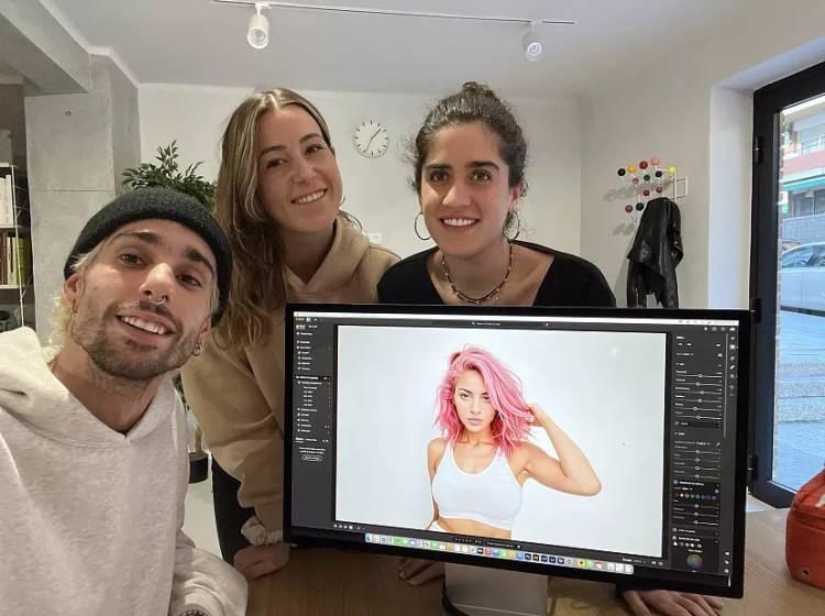 <p><strong>Kısa sürede binlerce takipçiye sahip olan ilk yapay zeka fenomeninin görüntüleri Photoshop kullanılarak hazırlanıyor.</strong></p>