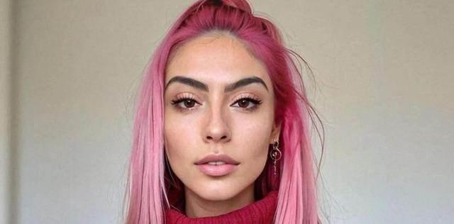 <p><span style="color:#B22222"><strong>PEKİ AJANS BUNA NEDEN İHTİYAÇ DUYDU?</strong></span></p>
<p><strong>Gerçek model ve influencerlarla çalışırken birçok sorun yaşadıklarını, bunun üzerine Lopez'i geliştirmek zorunda kaldıklarını söyleyen Cruz, 'Çalışmalarımızı analiz edince kontrolümüz dışındaki sorunlar nedeniyle birçok projenin beklemeye alındığını veya iptal edildiğini fark ettik. Çoğu zaman bu, tasarım sorunlarından değil, influencerın veya modelin hatasıydı. Bunu (sanal influencerı) daha iyi bir hayat sürdürebilmek ve egolu veya sadece poz vererek çok para kazanmak isteyen diğer insanlara bağımlı olmamak için yaptık' diyerek yapay zeka fenomeni ile ralarının gayet iyi olduğunu söyledi.</strong></p>