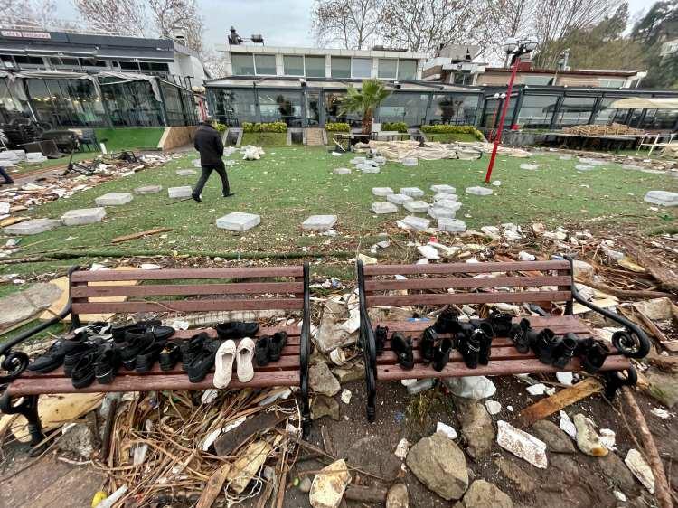 <p>Bunun ardından Diyarbakır ve Batman'da sel yaşanırken Zonguldak'ta fırtına nedeniyle askeri mendireğe çarpan gemi battı.</p>

<p> </p>
