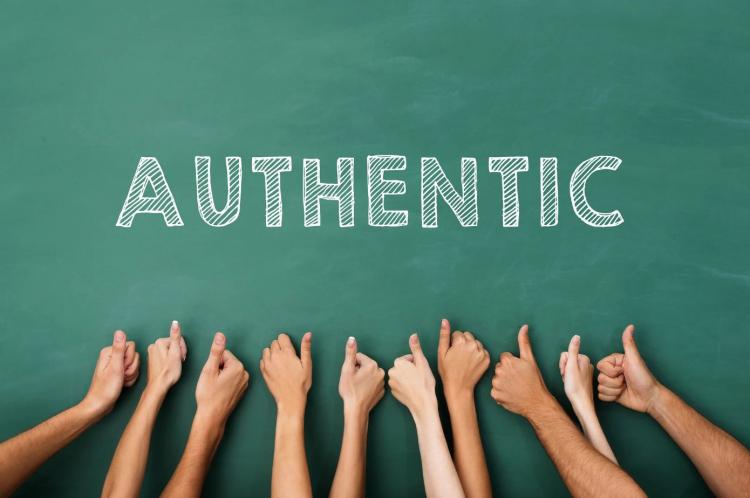 <p><strong>İngilizcenin en bilinen kaynaklarından Merriam-Webster sözlüğü 2023 yılının en çok kullanılan kelimesini açıkladı. Merriam-Webster, yılın kelimesi olarak "authentic"i seçti. </strong></p>
