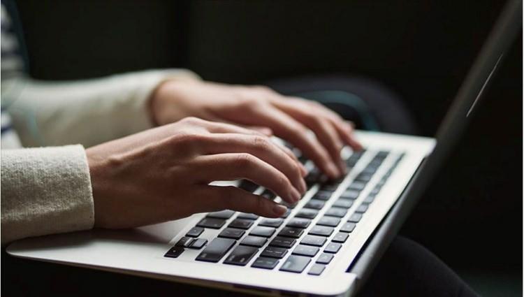 <p><strong>ABD'nin en eski sözlük yayıncısı olan Merriam-Webster sözlüğü tarafından "Authentic" kelimesi yılın kelimesi olarak açıklandı. </strong></p>