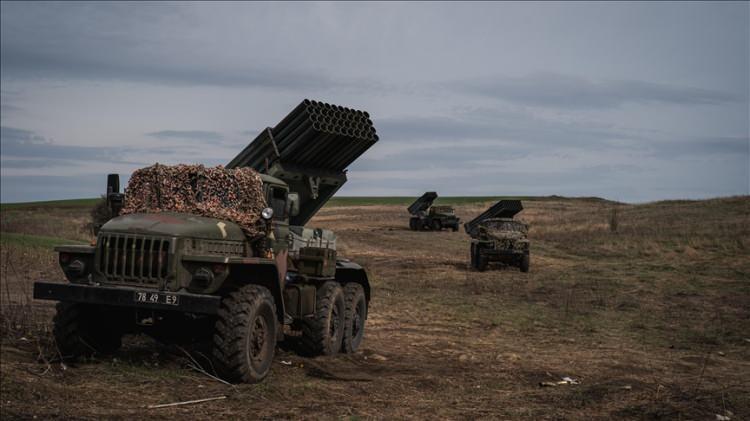 <p>Fiyat endeksindeki 10 kategori arasında kamu hizmetleri fiyatları, Rusya'nın 2022'de Ukrayna'yı işgalinin azalan etkisinin bir yansıması olarak geçtiğimiz yıl en yavaş artan fiyat oldu.</p>