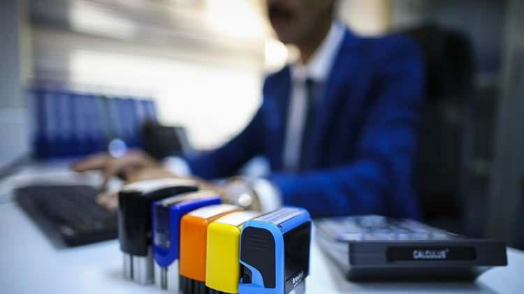 <p> 2024 ve 2025 yıllarında yapılacak zam ağustosta netleşmişti. Buna göre; memur ve memur emeklisine 2024’ün ilk altı ayında yüzde 15, ikinci altı ayında yüzde 10; 2025’in ilk altı ayında yüzde 6 ve ikinci altı ayında yüzde 5 zam yapılacak.</p>