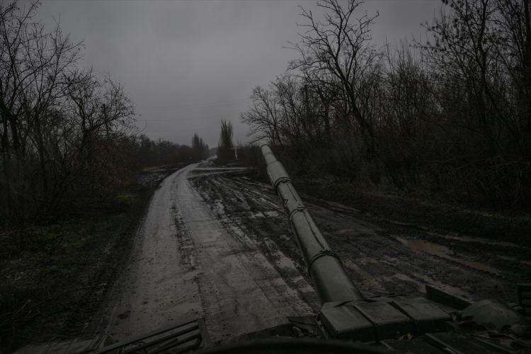 <p>Tank birlikleri, piyadelere destek amacıyla bazen günde birkaç kez göreve çıkmak zorunda kalıyor.</p>
