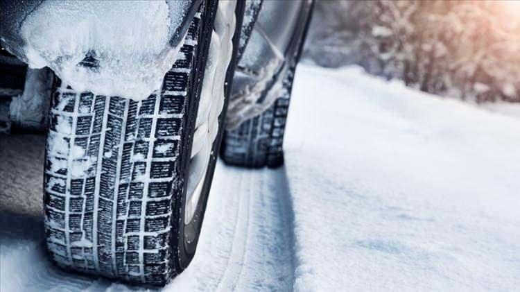 <p>Özel otomobiller için ise yasal zorunluluk olmamasına karşın kış lastiğinin kullanılması öneriliyor.</p>
