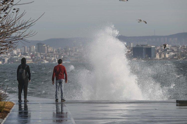 <p>Yurtta etkili olan sağanak ve fırtına onlarca can aldı. </p>