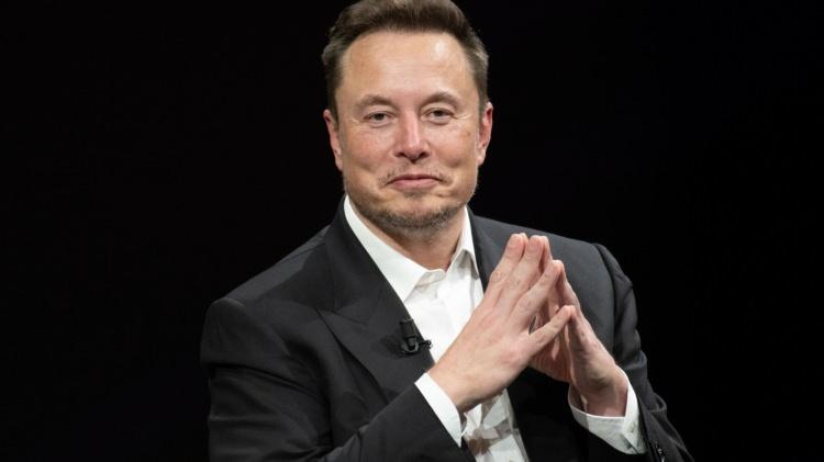 <p><span style="color:#B22222"><strong>ELON MUSK EMOJİYLE CEVAP VERDİ</strong></span></p>
