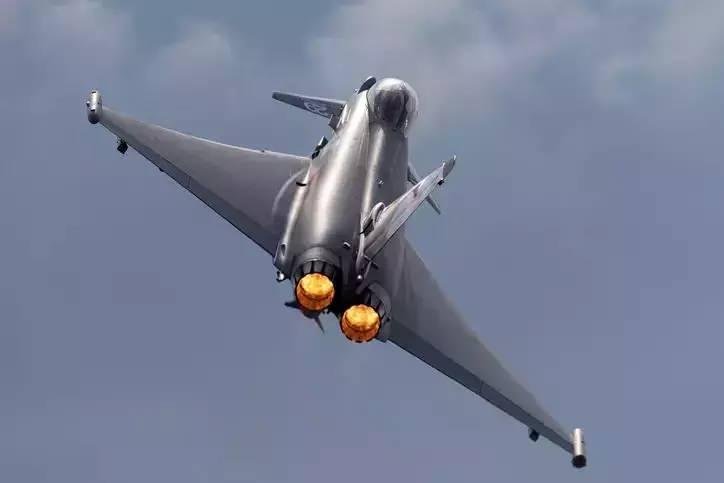 <p><span style="color:inherit"><strong>EUROFIGHTER SAVAŞ UÇAĞI ÖZELLİKLERİ NELER?</strong></span></p>

<p> </p>
