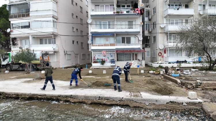 <p>Ekipler günlerdir çalışmalarını sürdürürken maddi hasar gün geçtikçe artıyor.</p>