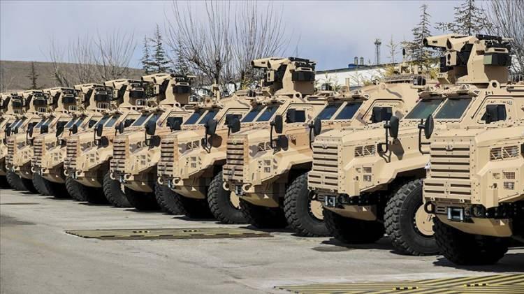 <p>Türk zırhlı kara aracı üreticisi Nurol Makina'nın geliştirdiği platformlar 20'den fazla ülkede kullanılıyor. NATO üyesi 2 ülke tarafından da tercih edilen araçların yeni ülkelerin kullanımına sunulmasına yönelik görüşmeler devam ediyor.</p>

