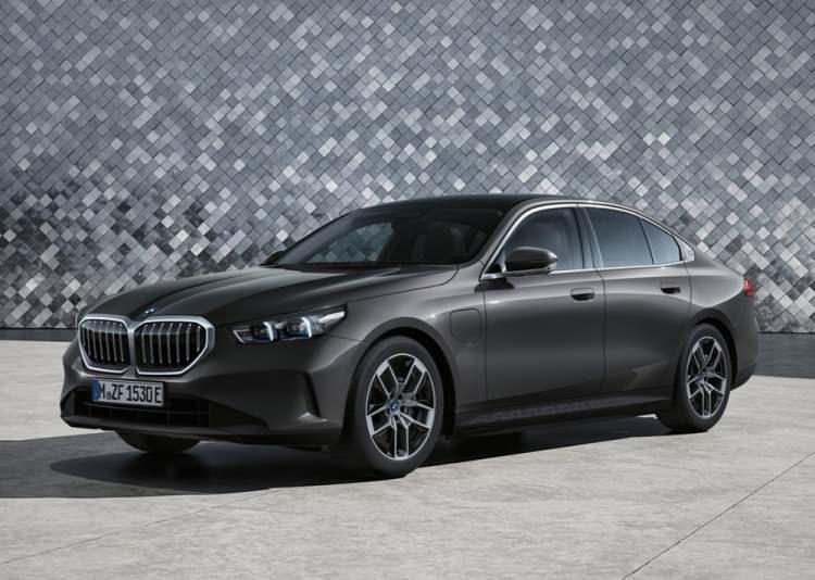 <p><strong>BMW 5-SERIES</strong></p>
