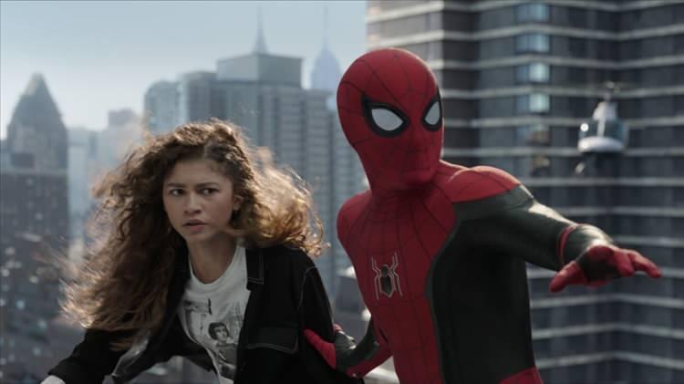 <p>Hem 2021'in hem de 2022'nin rekor izlemesine erişen 3. film <strong>Örümcek-Adam: Eve Dönüş Yok</strong>. Filmi <strong>2 milyon 882 bin</strong> kişi seyretti.</p>
